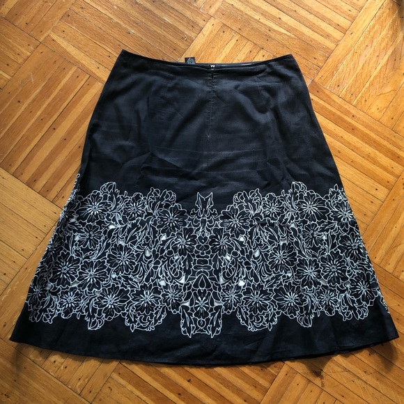 Garnet Hill • Saja Cutwork Linen Midi Skirt - Picture 5 of 6